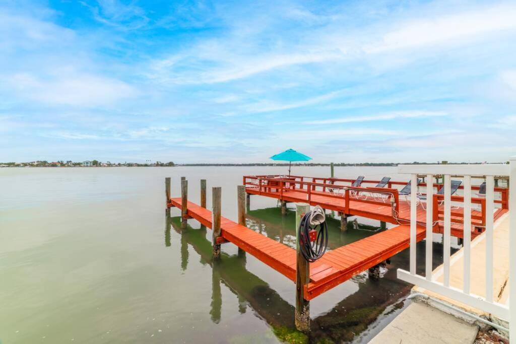 102-Tiny Treasure-Waterfront With Heated Pool Apartment St. Pete Beach Bagian luar foto