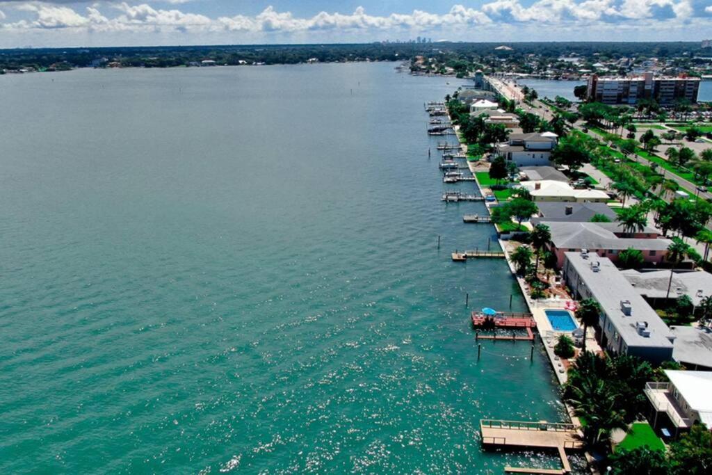 102-Tiny Treasure-Waterfront With Heated Pool Apartment St. Pete Beach Bagian luar foto