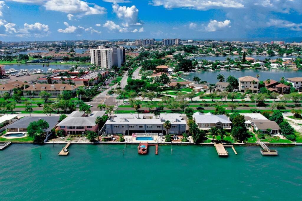 102-Tiny Treasure-Waterfront With Heated Pool Apartment St. Pete Beach Bagian luar foto