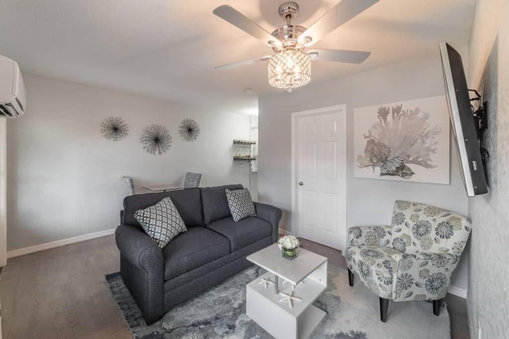 102-Tiny Treasure-Waterfront With Heated Pool Apartment St. Pete Beach Bagian luar foto
