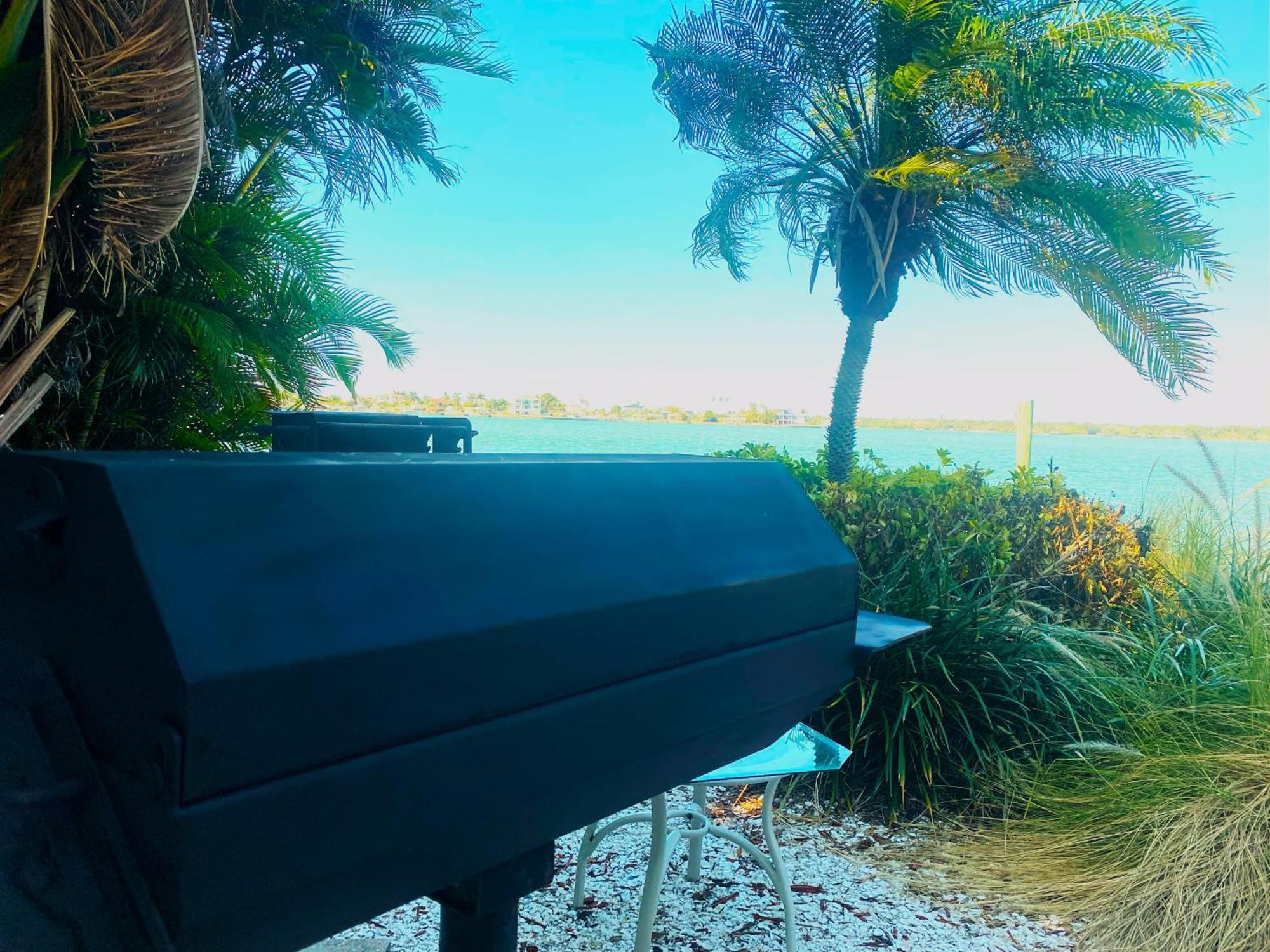 102-Tiny Treasure-Waterfront With Heated Pool Apartment St. Pete Beach Bagian luar foto