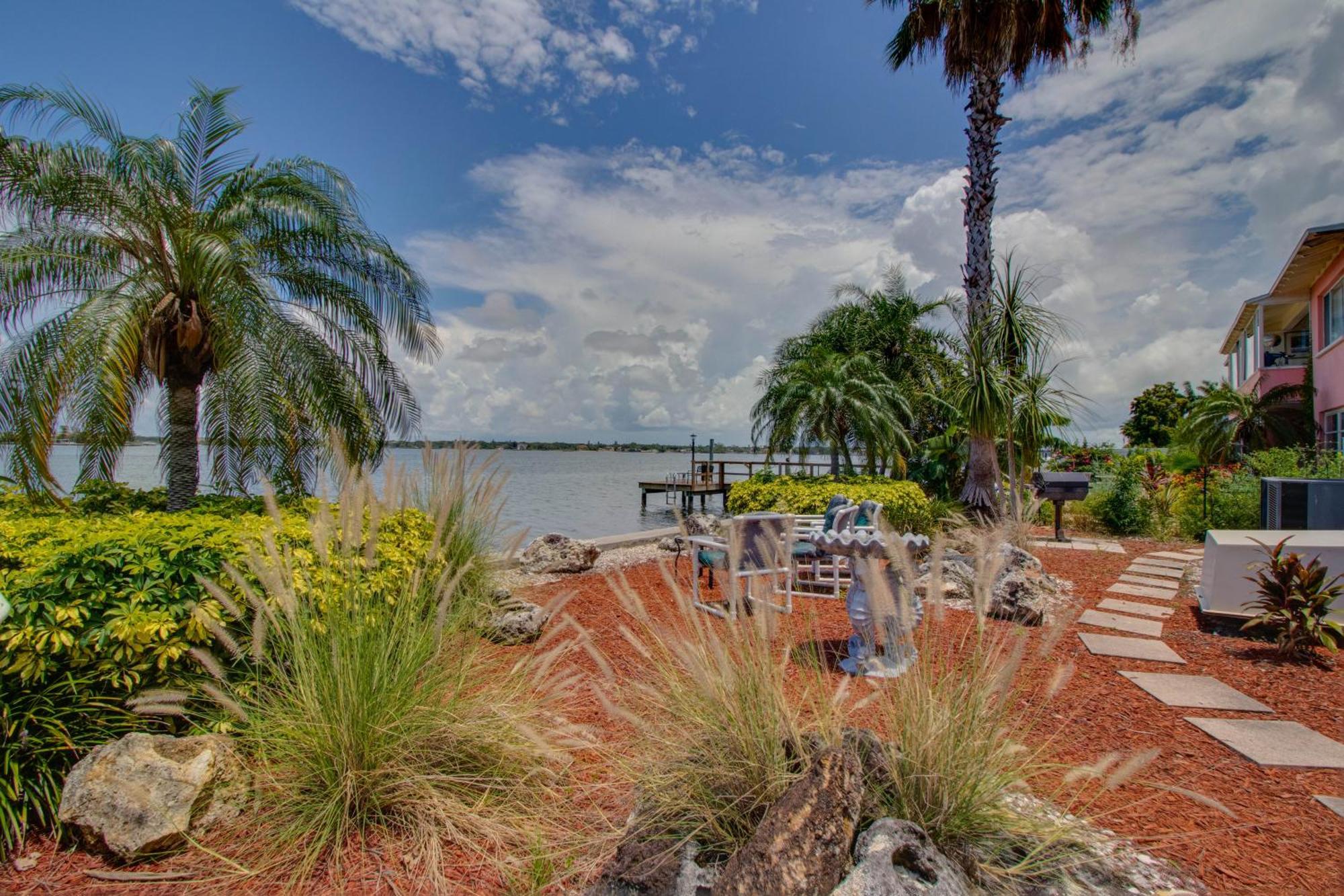 102-Tiny Treasure-Waterfront With Heated Pool Apartment St. Pete Beach Bagian luar foto