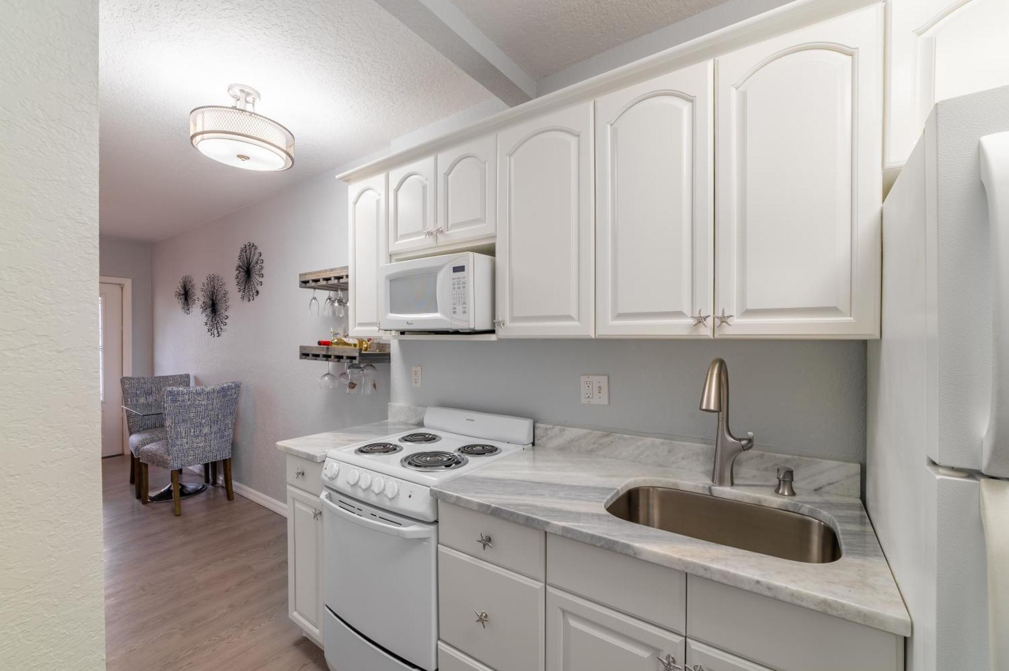 102-Tiny Treasure-Waterfront With Heated Pool Apartment St. Pete Beach Bagian luar foto