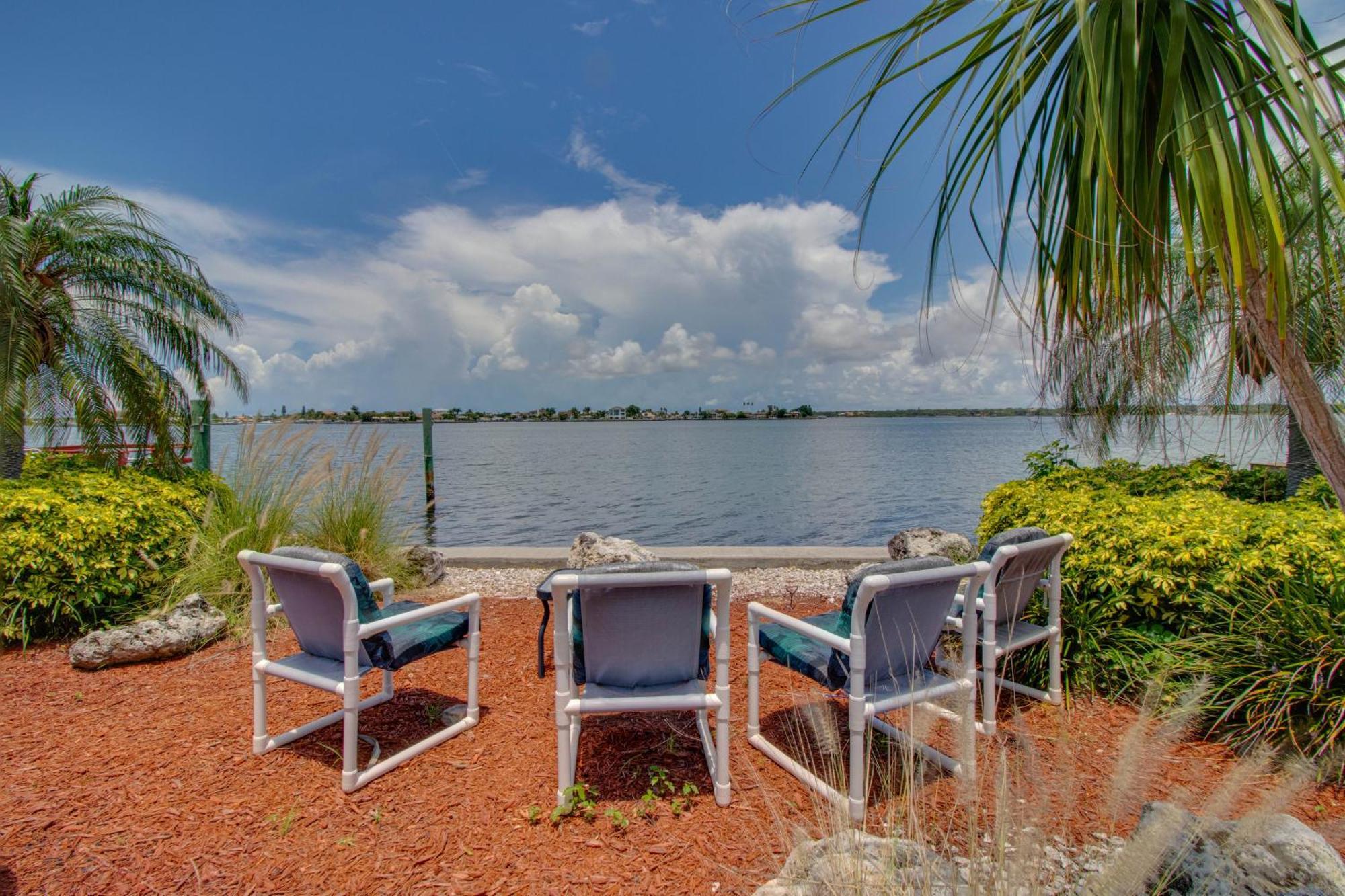 102-Tiny Treasure-Waterfront With Heated Pool Apartment St. Pete Beach Bagian luar foto