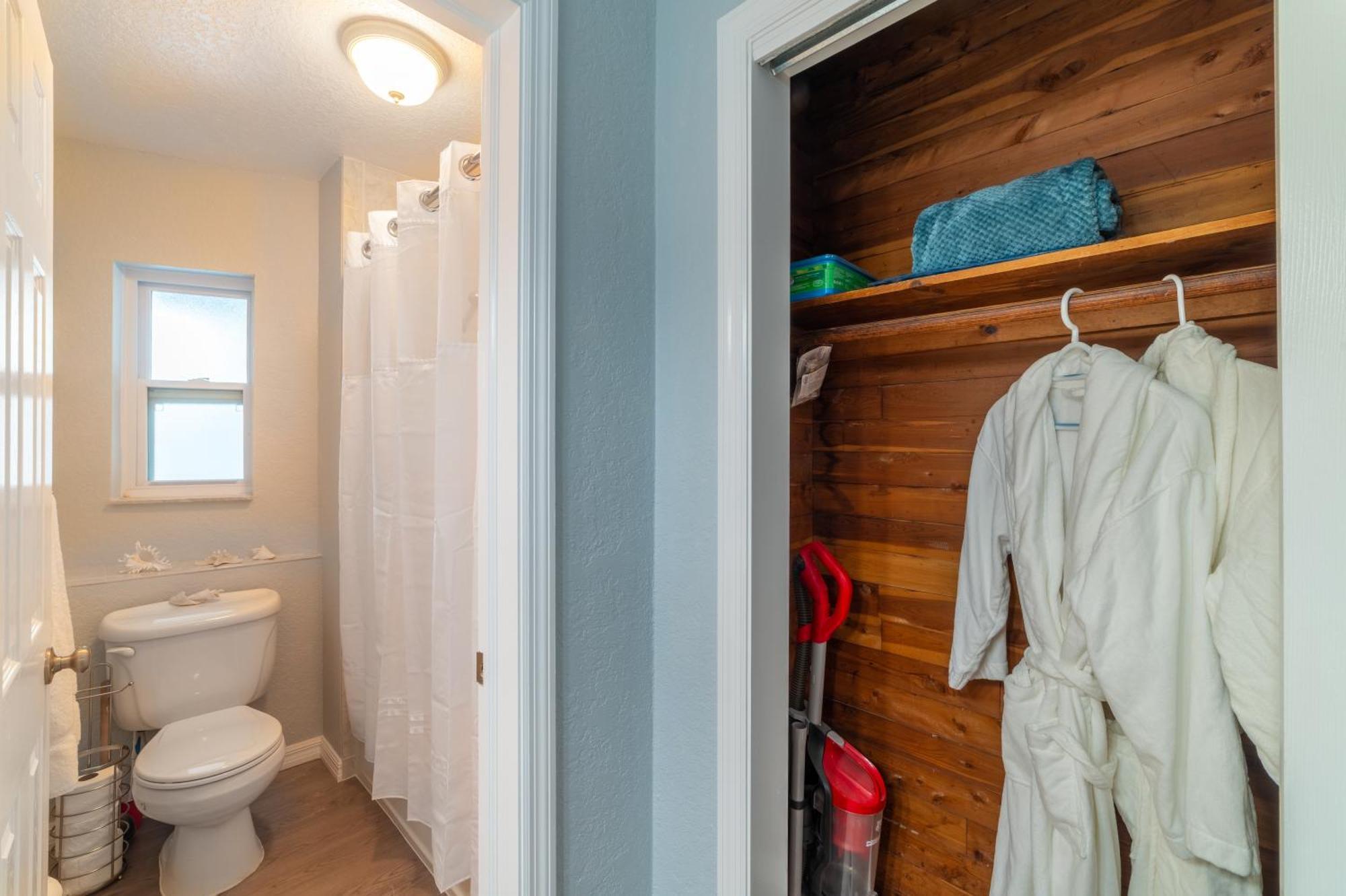 102-Tiny Treasure-Waterfront With Heated Pool Apartment St. Pete Beach Bagian luar foto